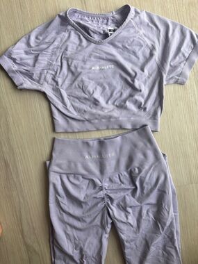 Alphalete Amplify Crop Top - Misty Lilac